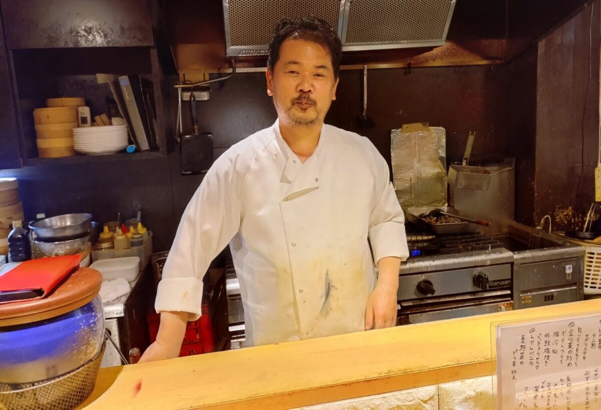 「遊食処 江間」の店主、江間宏志(えま ひろし)さん