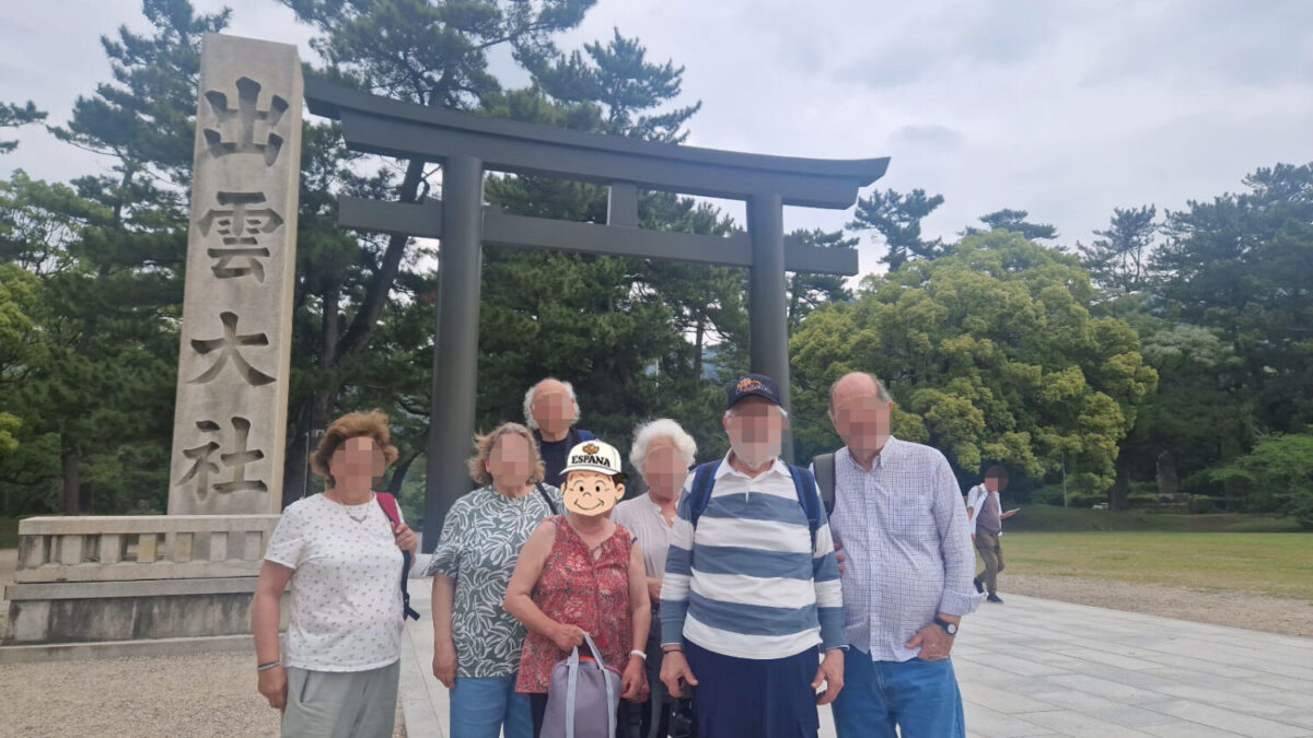 鳥取県湯梨浜町で開催された大会に参加するため山陰を訪れたスペインの選手たち（中央の似顔絵の人がパロミータさん）