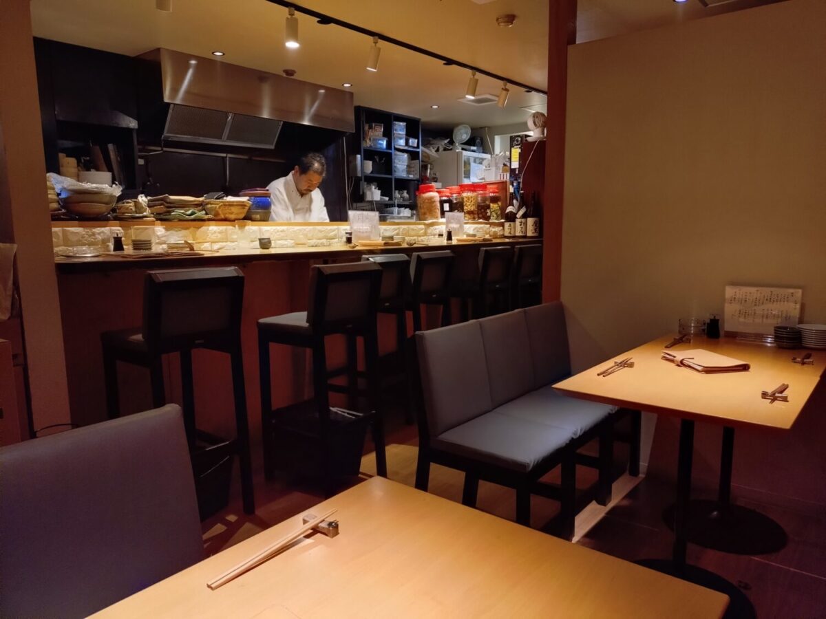 「遊食処 江間」の店内