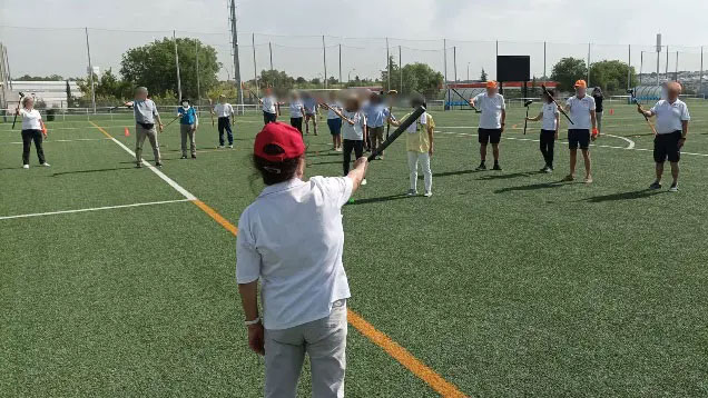 スペインでグラウンドゴルフの普及をするパロミータさん
(赤い帽子の人がパロミータさん)