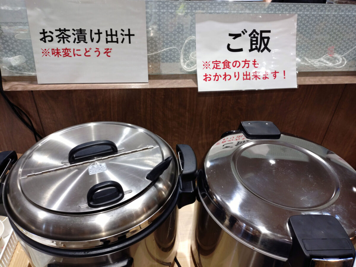 「漬け鮮魚かけ放題」で、おかわり自由の「出汁」と「ご飯」
