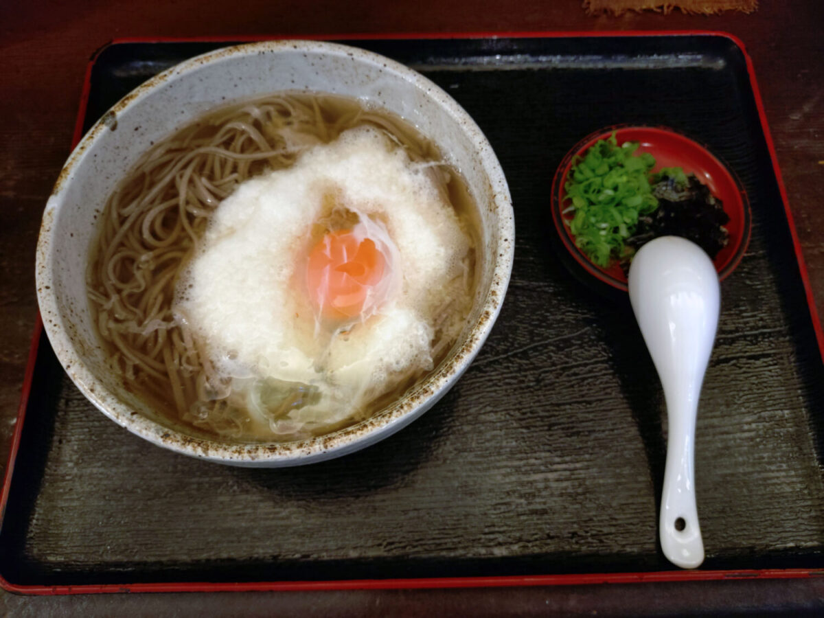 「山菜やまかけそば」