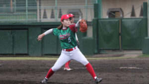 高校生のときの坂根凜さん(中学時代に所属したチームの試合に助っ人として参加したときの写真)