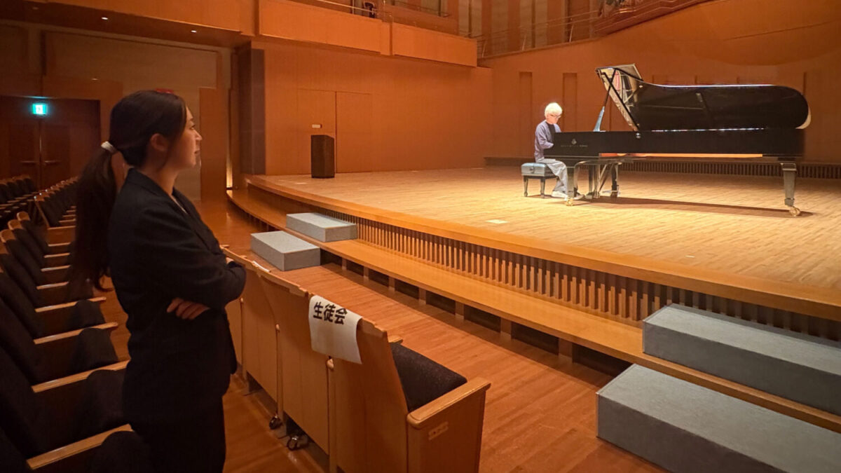 イベントプロデューサーとしての筒井奏子さん（左）