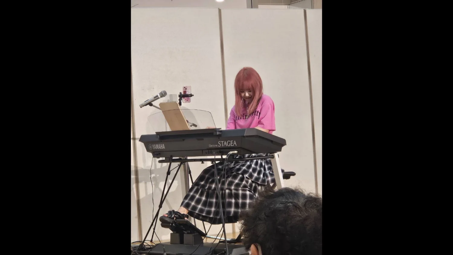 ピアノと何が違うの？〉 エレクトーン奏者「ほりピ」 ひとりで