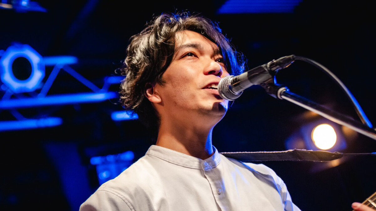 島根県出身のシンガーソングライター　尾上明範（おのえ・あきのり）さん