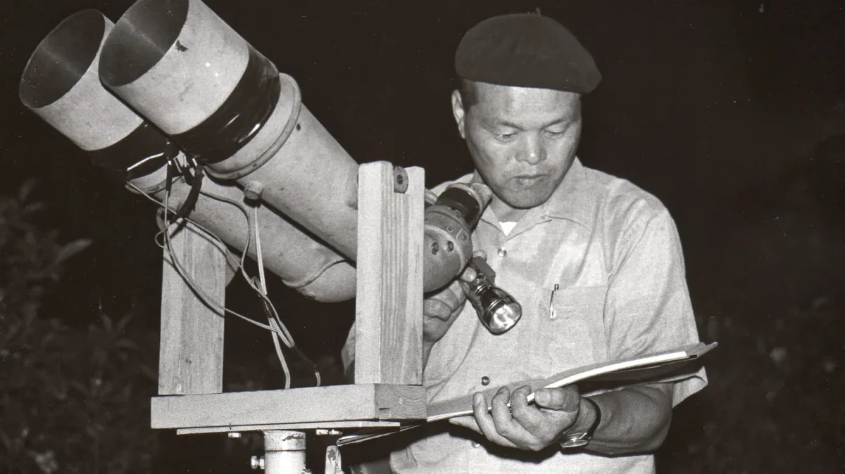 倉敷天文台で天体観測をする本田実さん