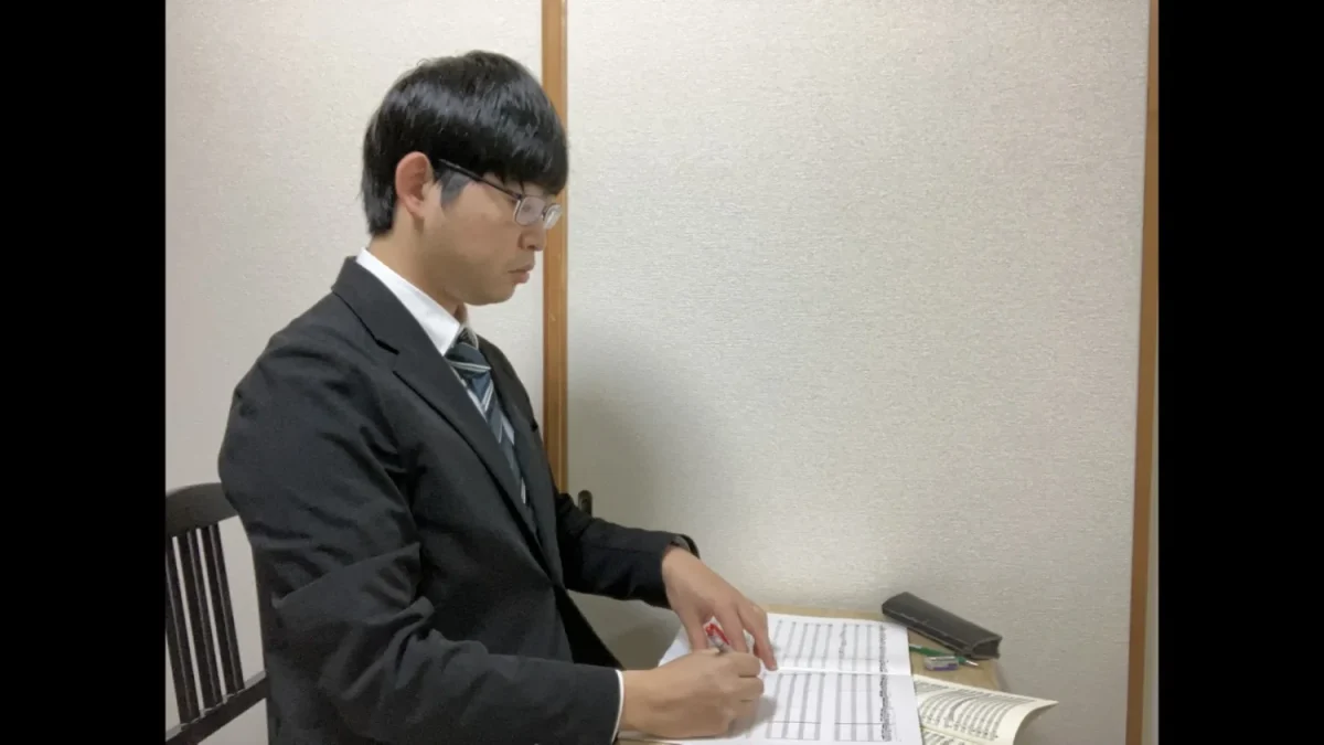 譜面制作を行う小野江良太さん