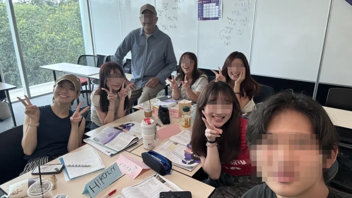 オーストラリアの語学学校で学ぶ田成陽乃さん（いちばん左）（動物病院のインターンシップに参加するには一定の英語力が必要だった）