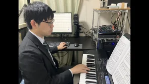 編曲を行う小野江良太さん