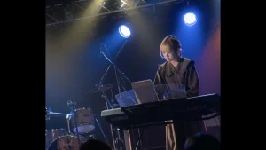 エレクトーンの演奏をする、ほりピさん